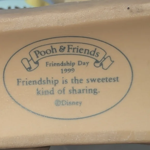 Winnie The Pooh And Friends Friendship Is The Sweetest Kind Of Sharing Figurine - Picture 9 of 10